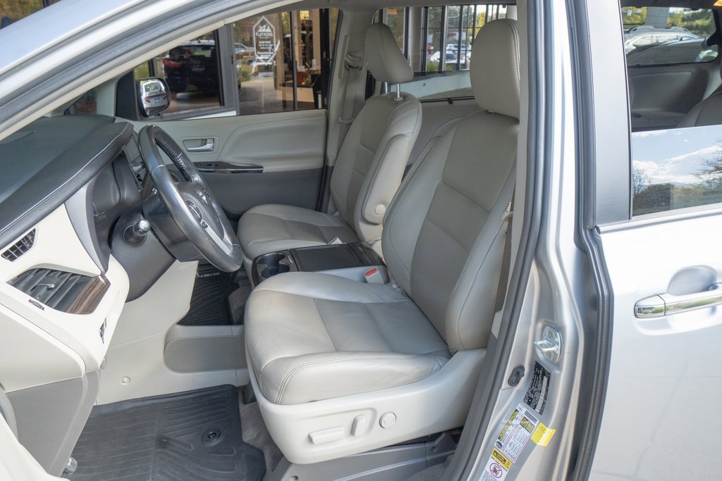 Used 2017 Toyota Sienna XLE Premium image 8