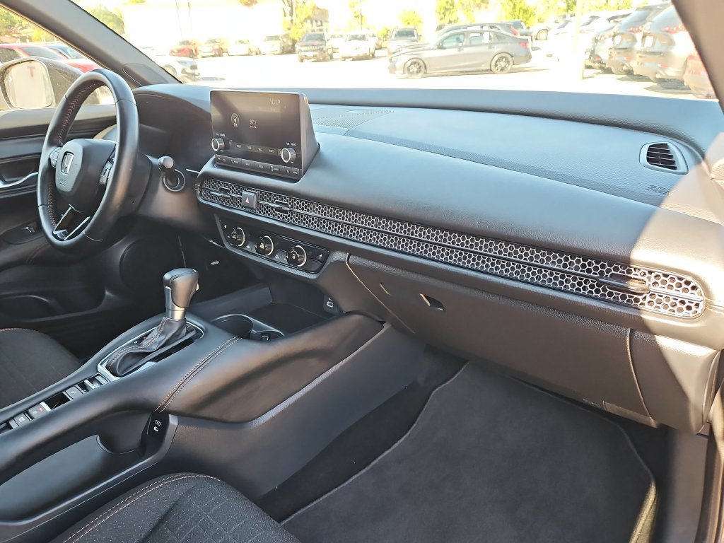 Used 2025 Honda HR-V Sport image 32