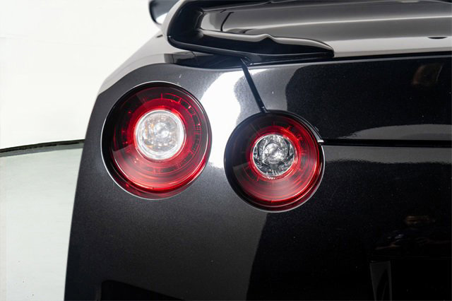 Used 2015 Nissan GT-R Premium image 11