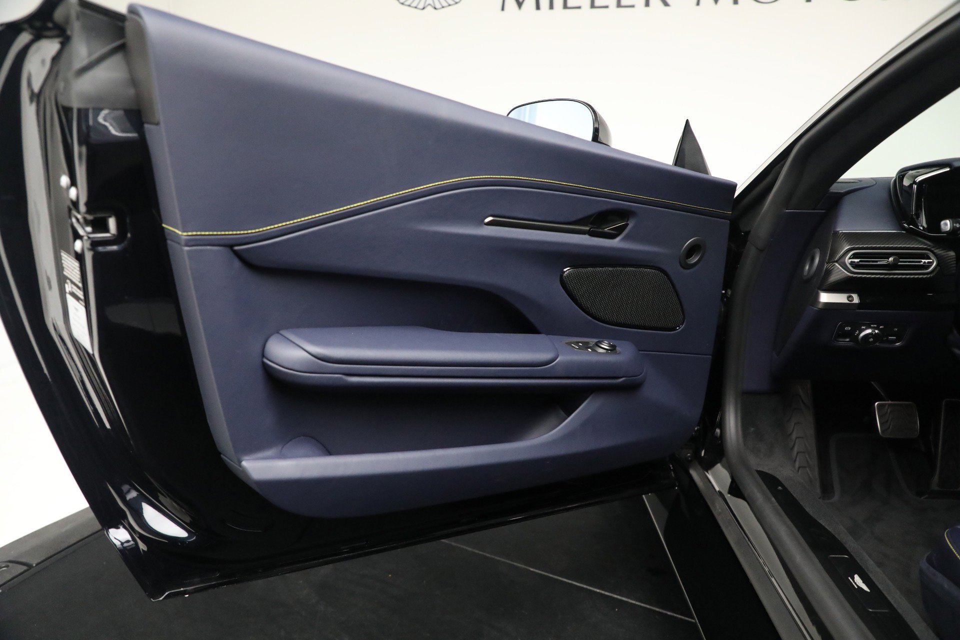 New 2026 Aston Martin V8 Vantage Coupe image 16
