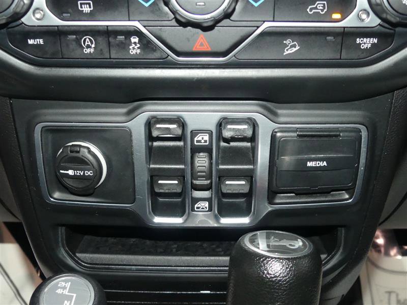 Used 2018 Jeep Wrangler Unlimited Sahara image 36