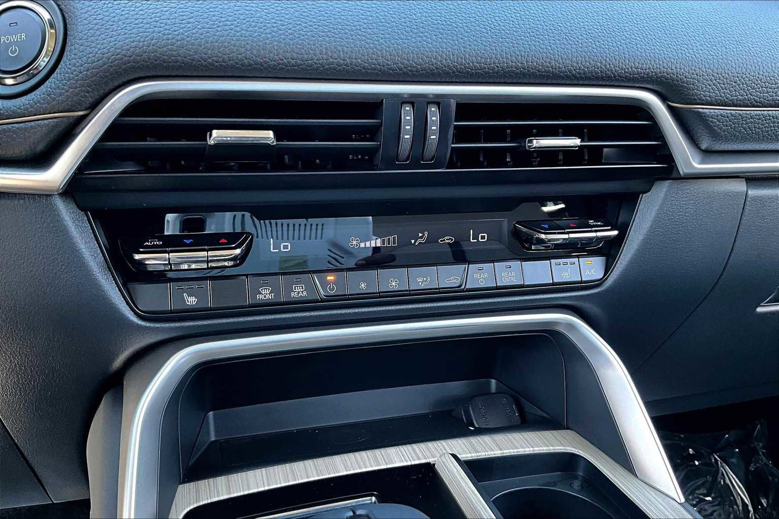 Used 2025 MAZDA CX-70 Plug-In Hybrid w/ Premium Pkg image 34