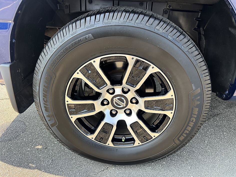 Used 2020 Nissan Titan SV w/ SV Convenience Package RWD image 11