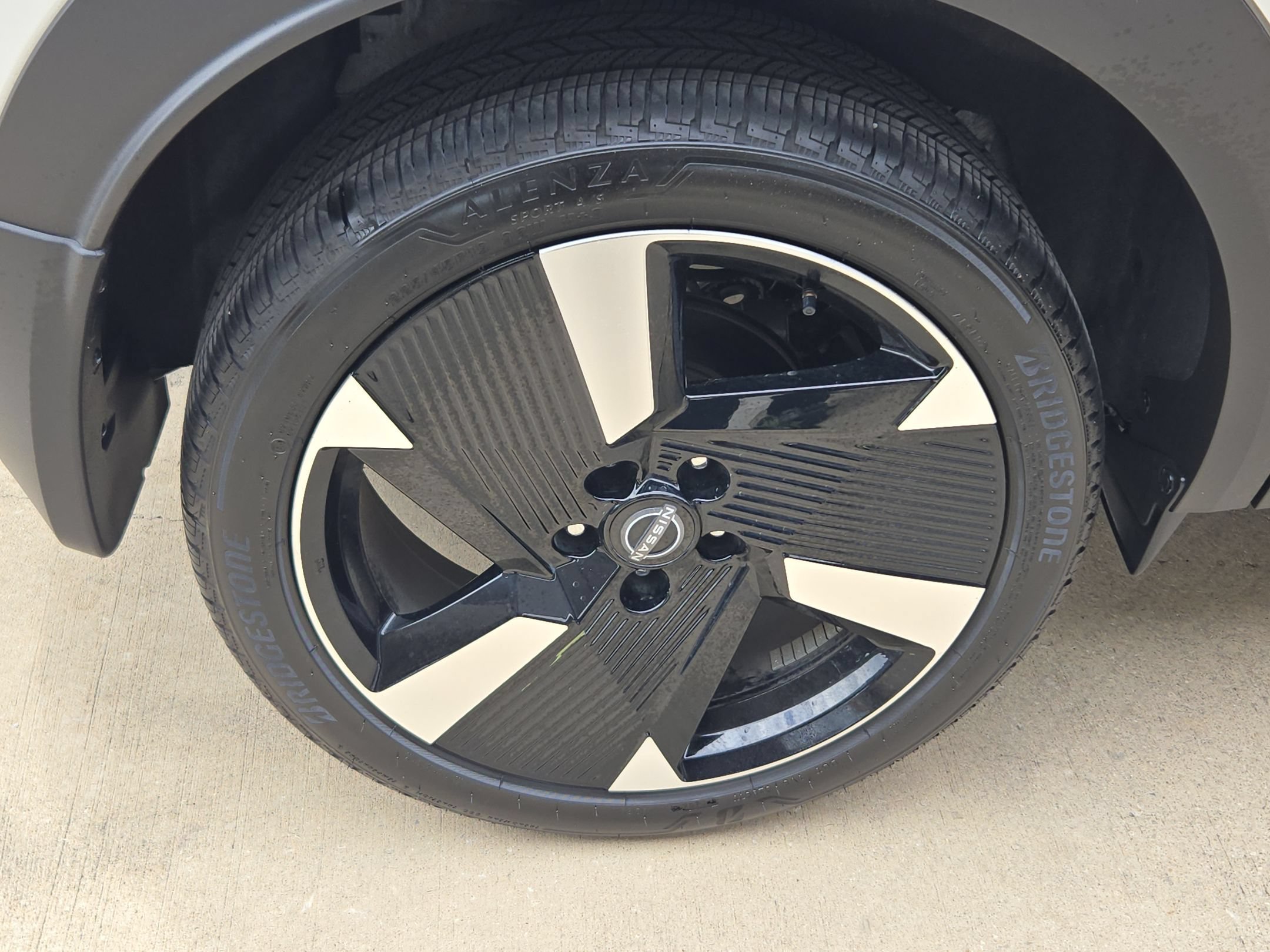 Certified 2025 Nissan Kicks SR FWD image 31