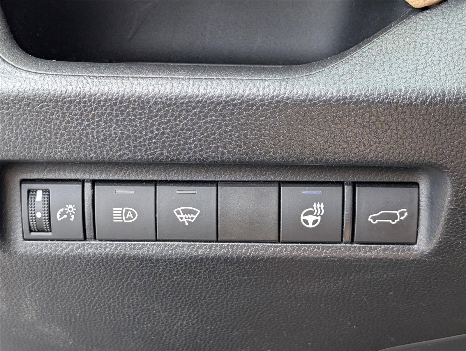 Used 2021 Toyota RAV4 XLE Premium image 21