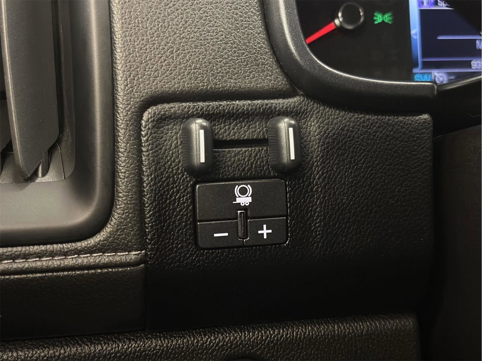 Certified 2018 GMC Canyon SLE w/ SLE Convenience Package image 32