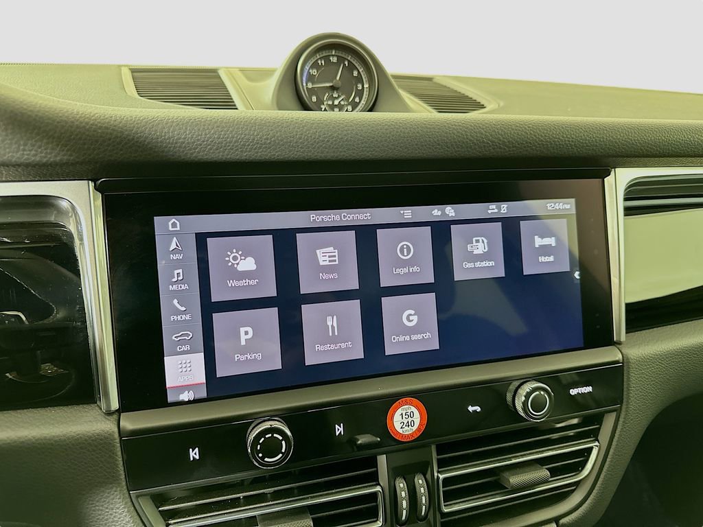 Used 2025 Porsche Macan image 15