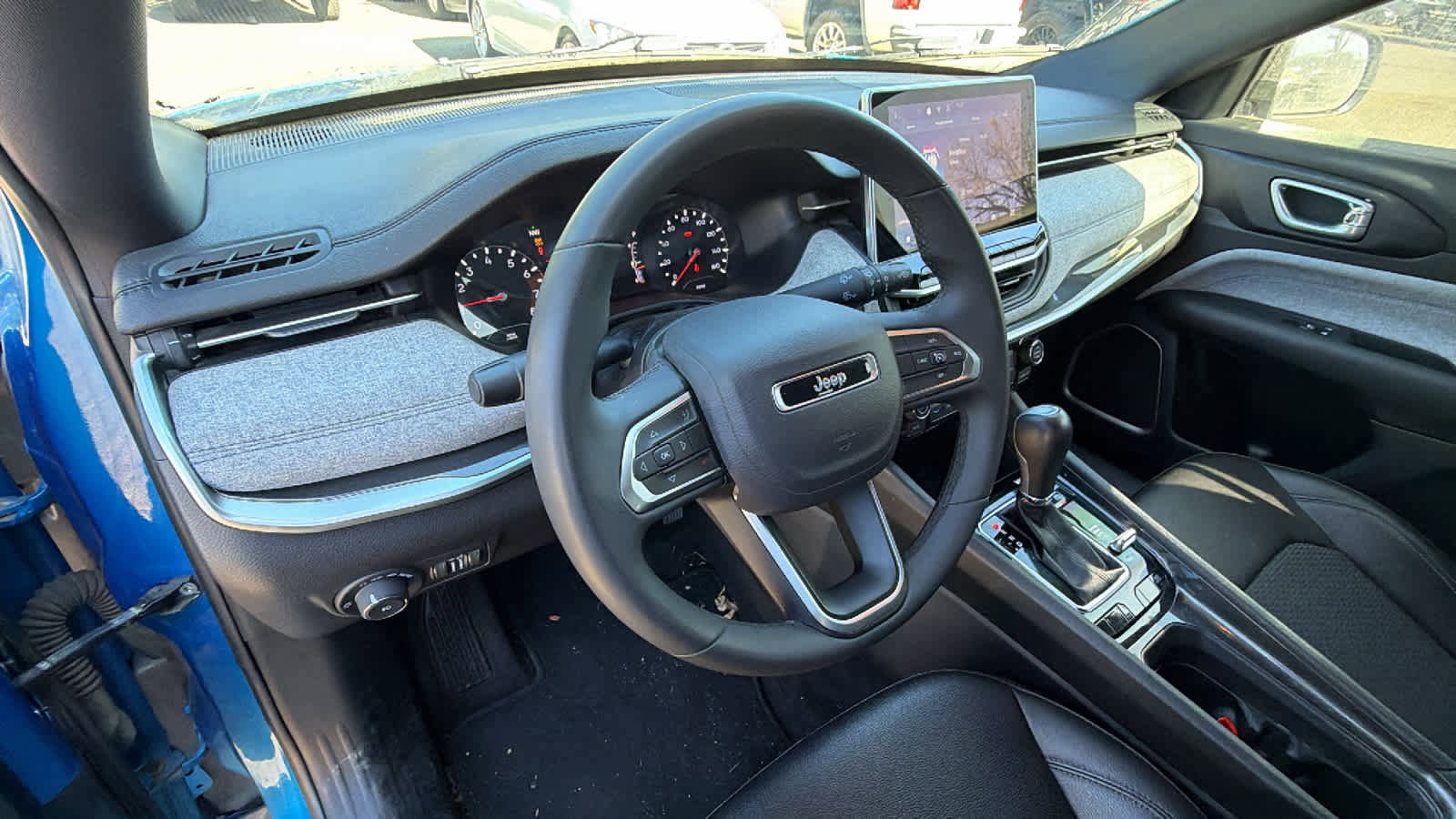 Used 2024 Jeep Compass Latitude image 10