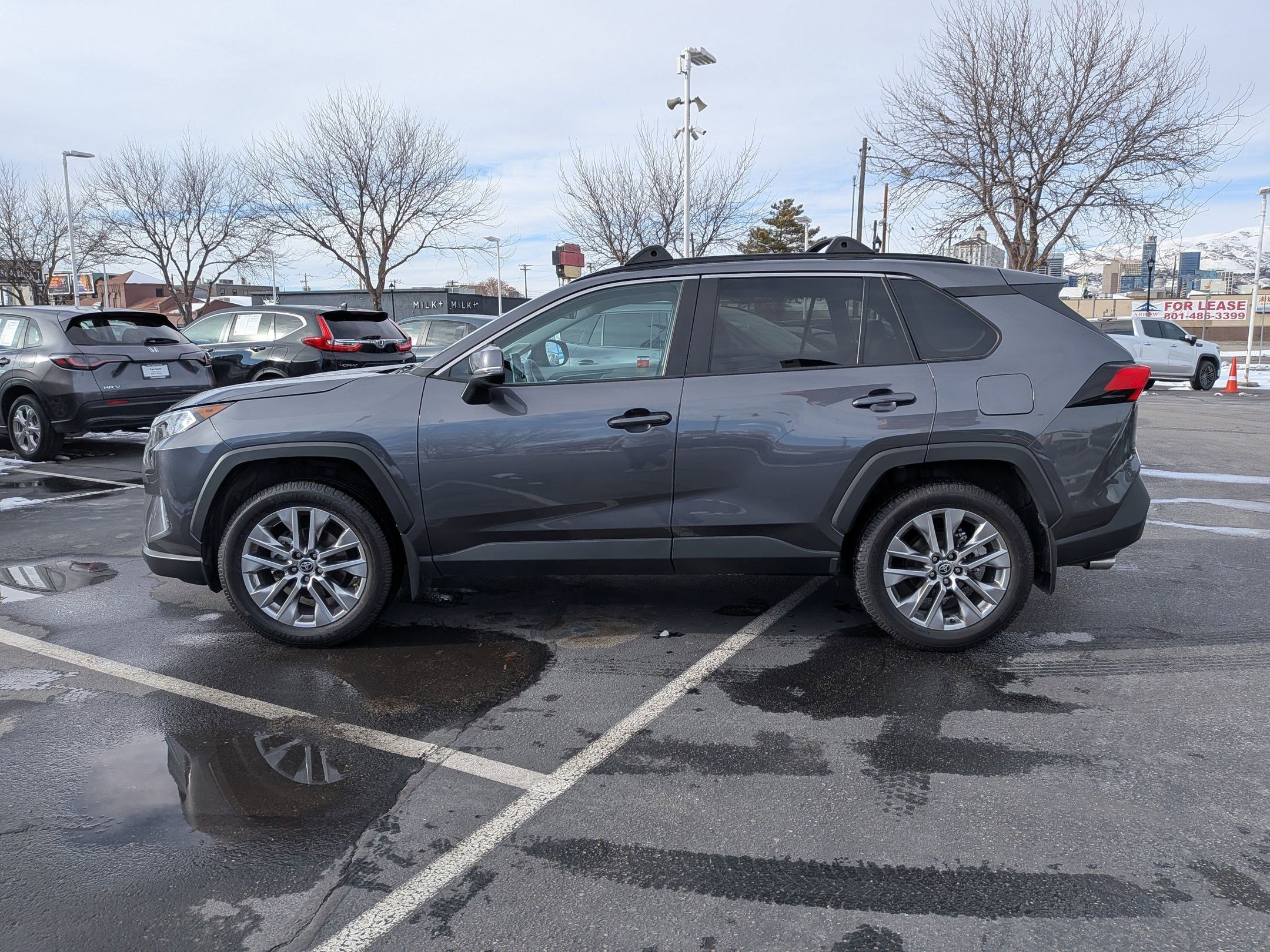 Used 2021 Toyota RAV4 XLE Premium image 9