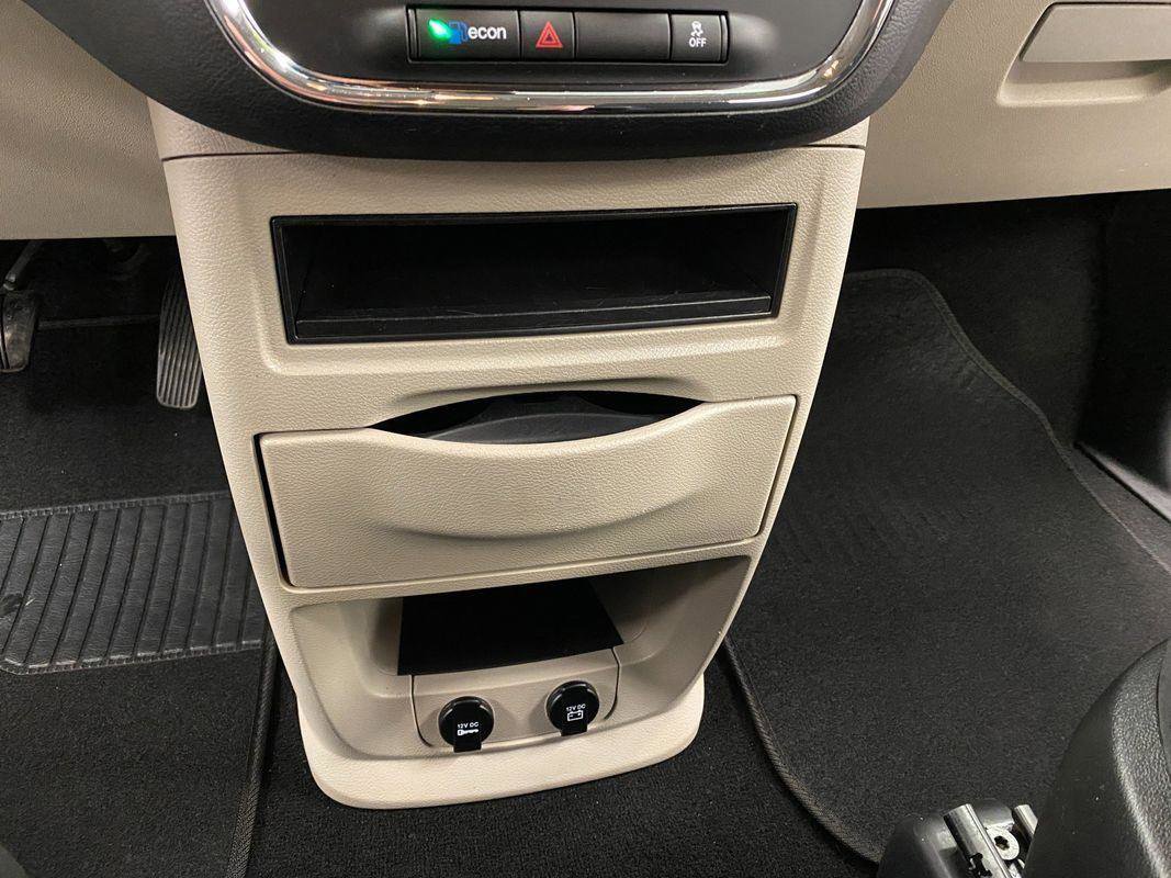 Used 2014 Dodge Grand Caravan American Value Package w/ UConnect Hands-Free Group image 26