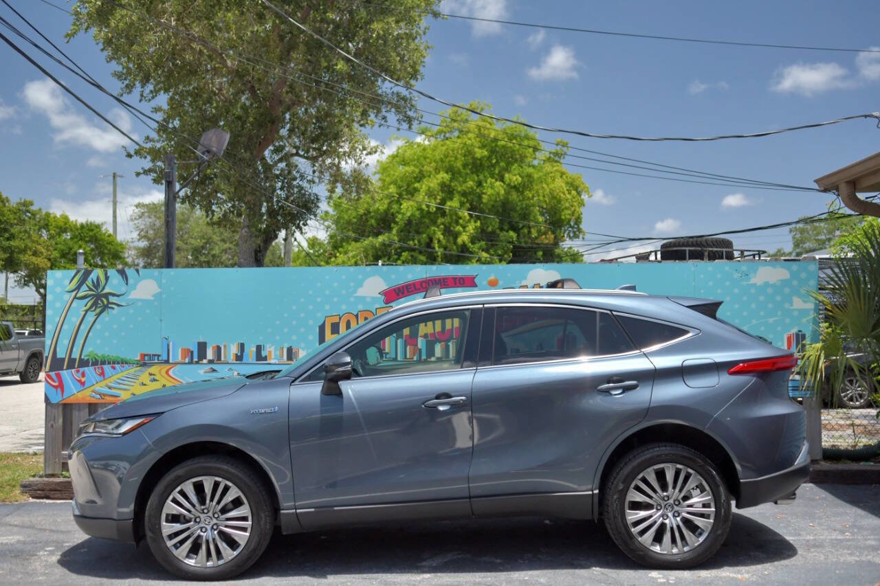 Used 2021 Toyota Venza XLE w/ Softex Package image 5