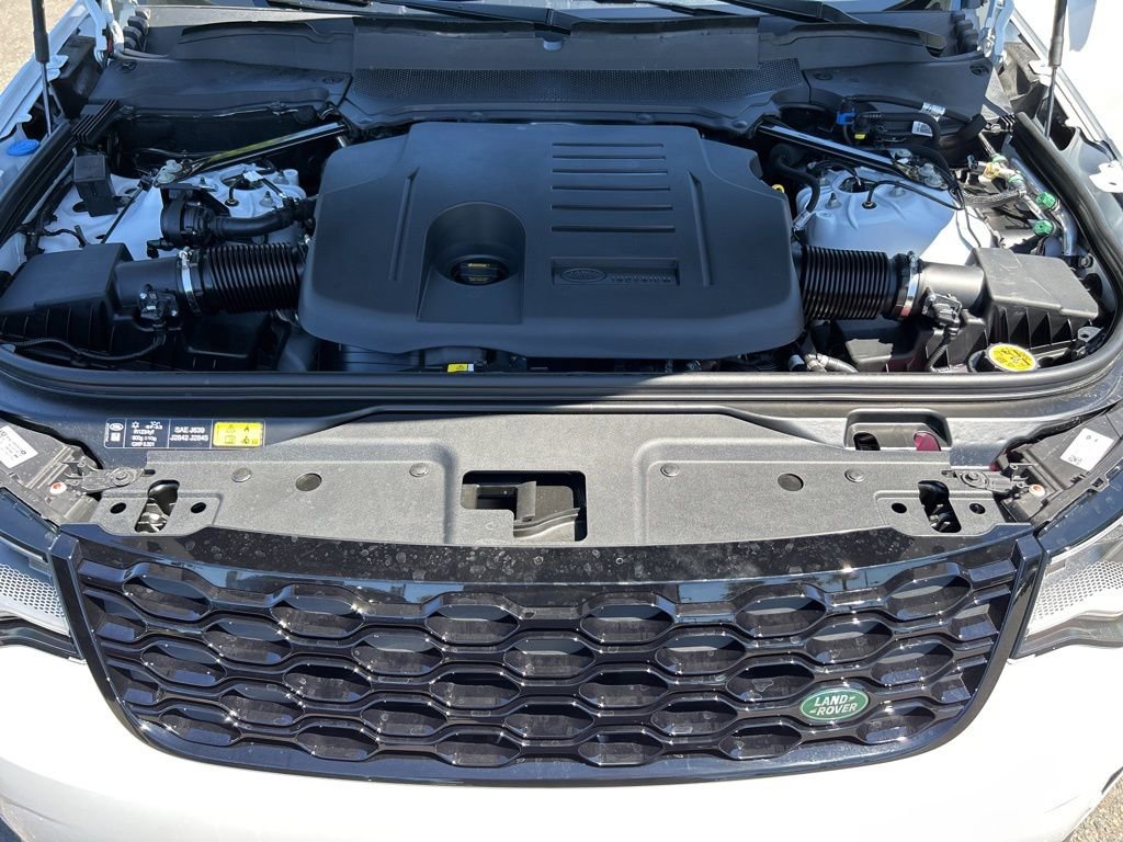 New 2025 Land Rover Discovery Dynamic SE image 29