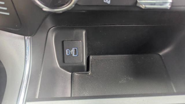 Used 2022 Ford F150 Lightning Pro image 33