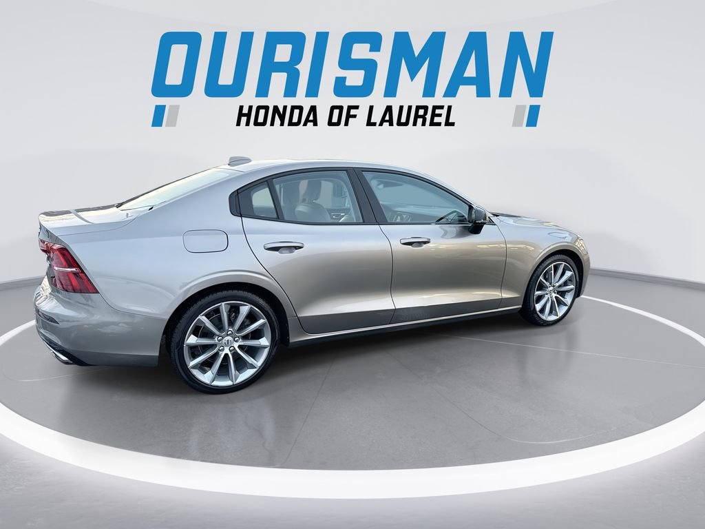 Used 2021 Volvo S60 T5 Momentum w/ Premium Package image 8