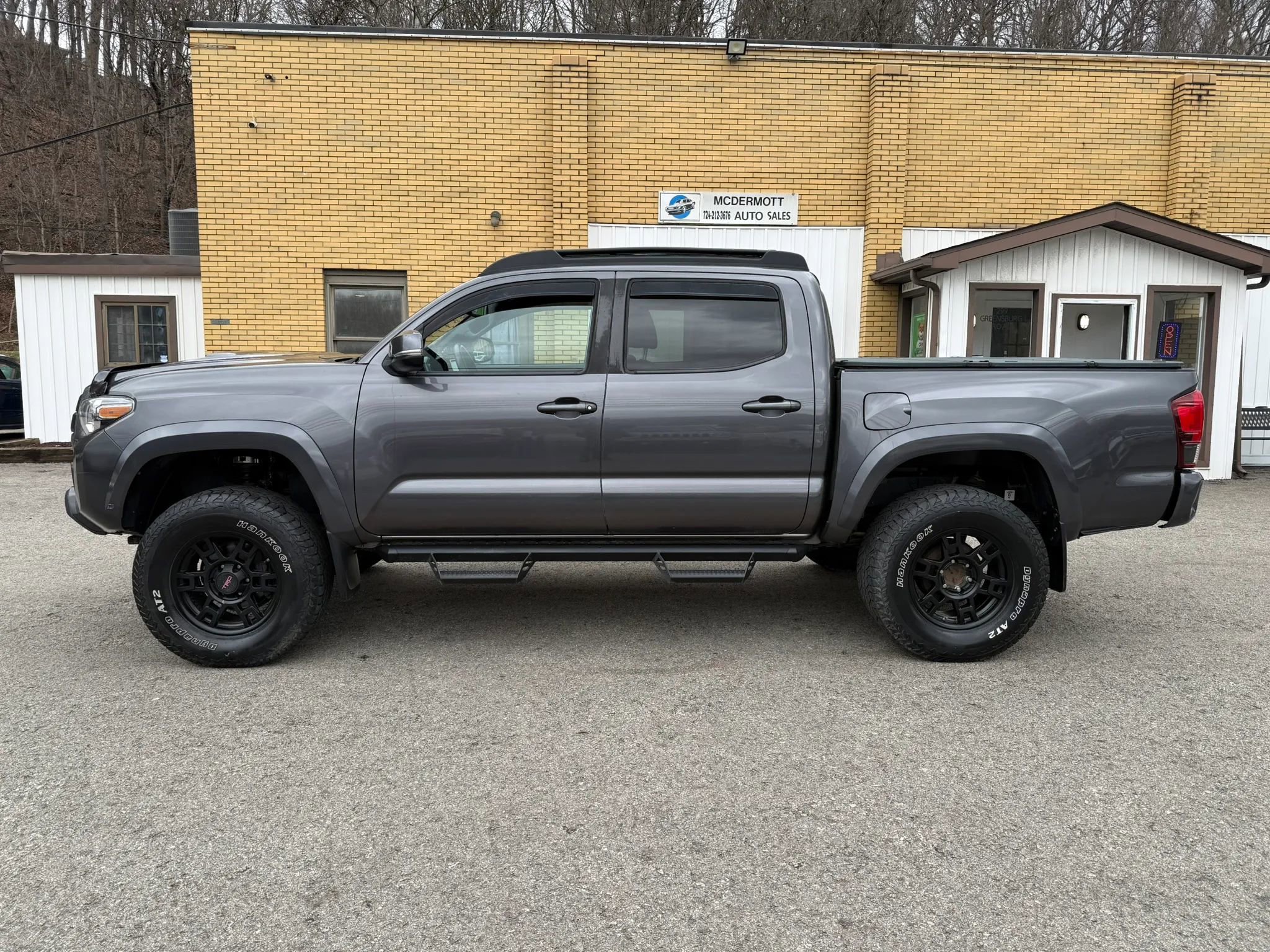 Used 2019 Toyota Tacoma TRD Sport image 2