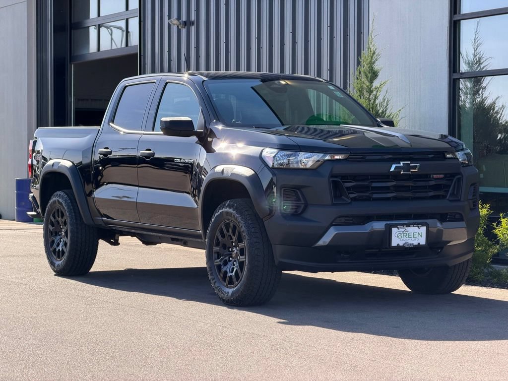 Used 2024 Chevrolet Colorado Trail Boss w/ Advanced Trailering Package AWD/4WD image 4