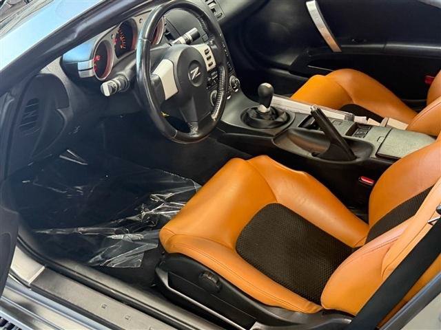 Used 2004 Nissan 350Z Touring RWD image 4