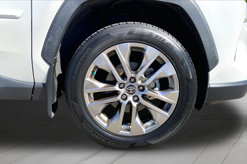 Used 2021 Toyota RAV4 XLE Premium FWD image 34