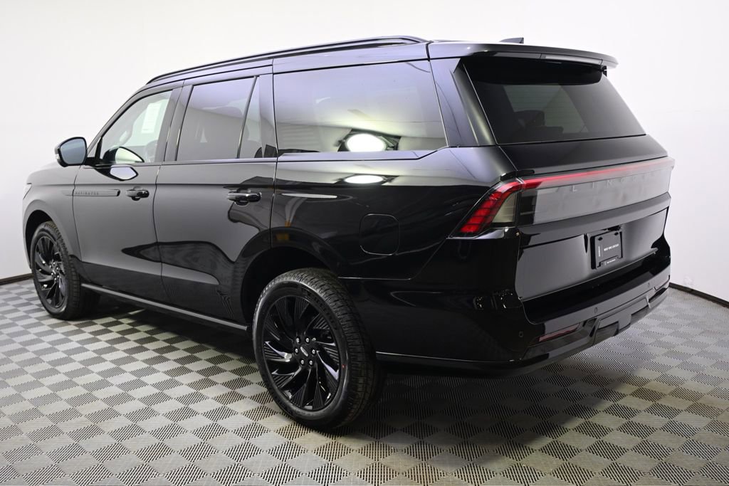New 2026 Lincoln Navigator Reserve w/ Jet Appearance Package image 3