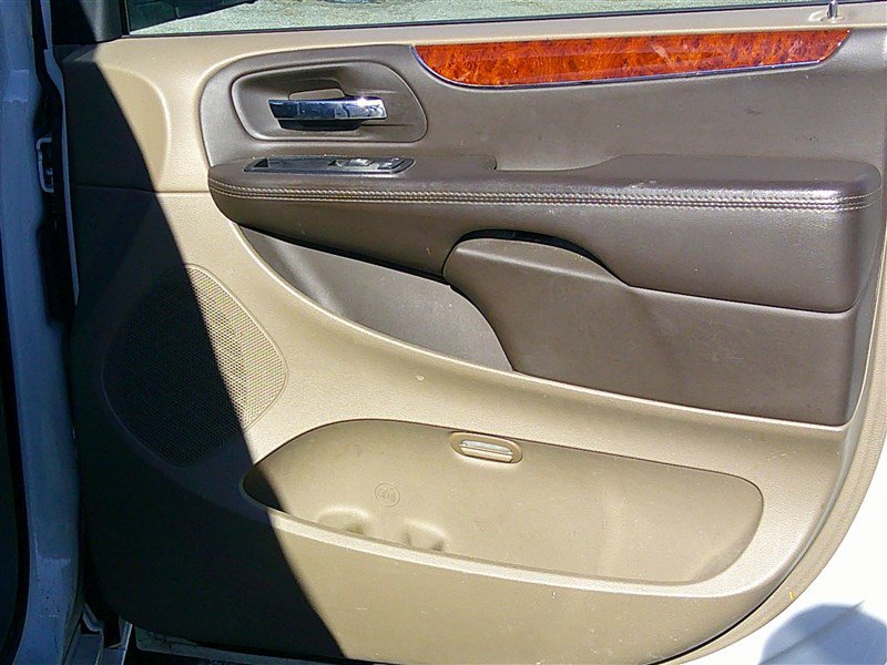 Used 2014 Chrysler Town & Country Touring image 20