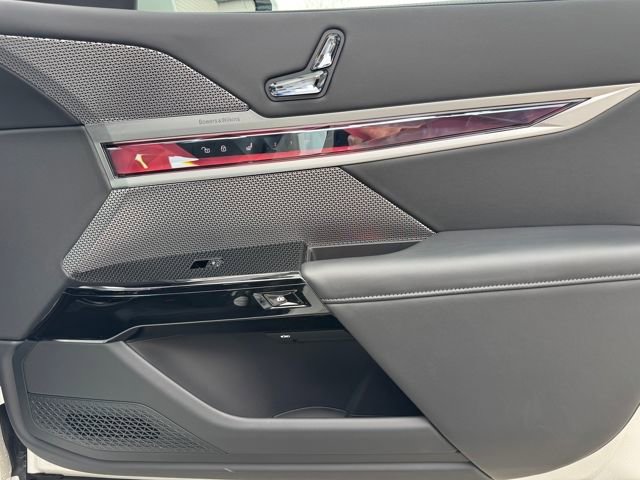 Certified 2025 BMW 740i xDrive image 28
