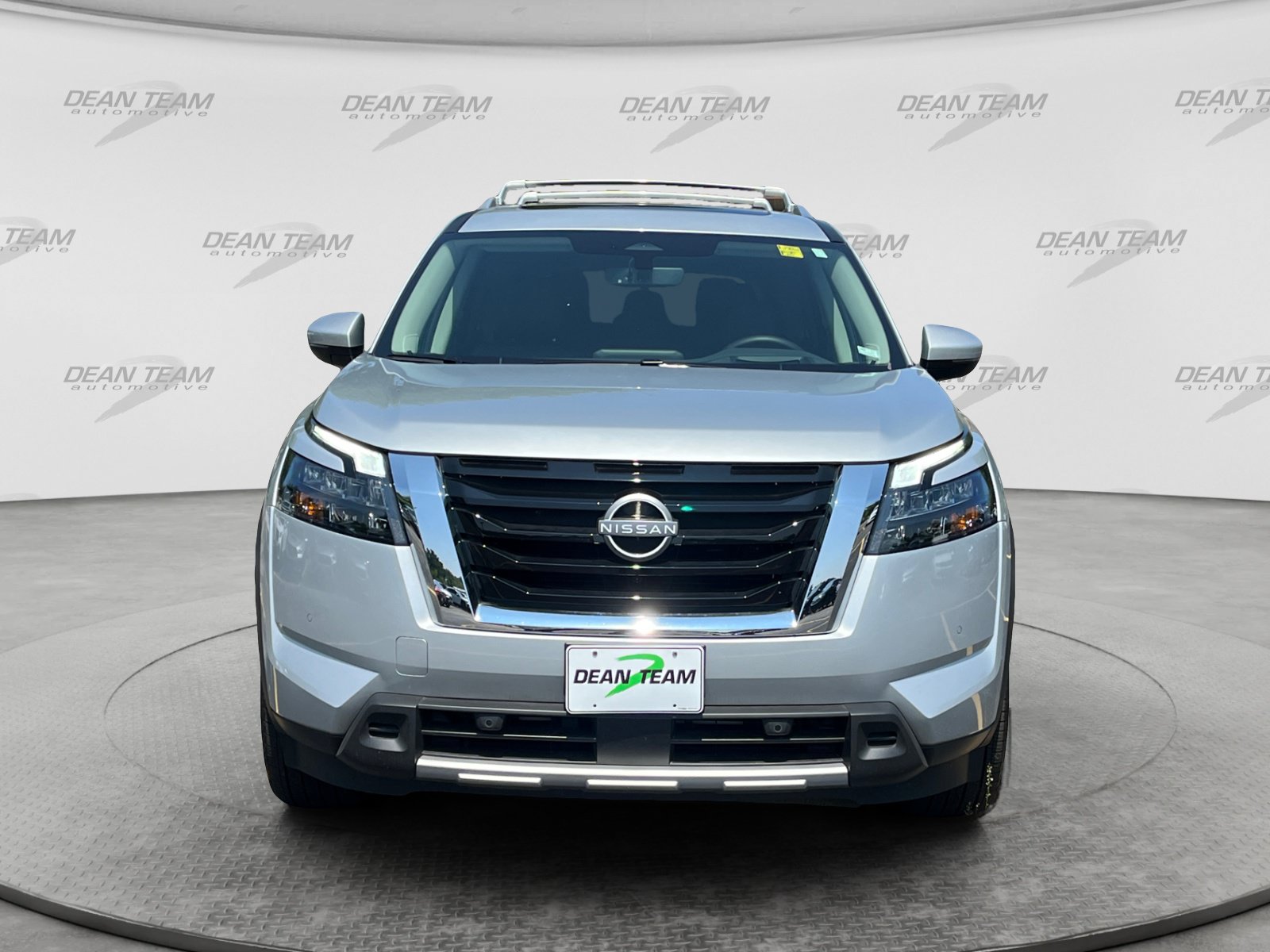 Used 2025 Nissan Pathfinder Platinum w/ Cargo Package FWD image 2