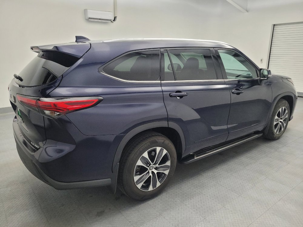 Used 2021 Toyota Highlander XLE AWD/4WD image 10
