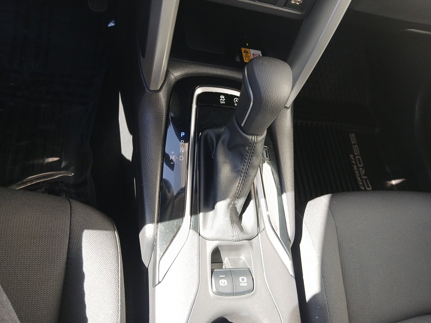 Used 2022 Toyota Corolla Cross LE image 19