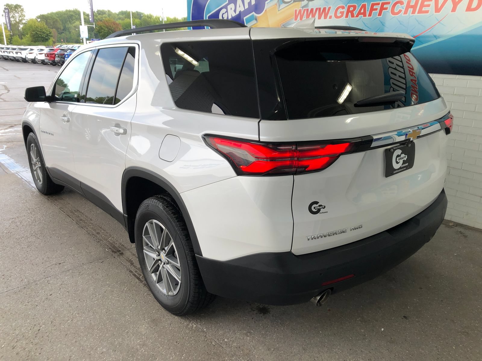 Used 2023 Chevrolet Traverse LT w/ Rear Camera Mirror Package AWD/4WD image 6