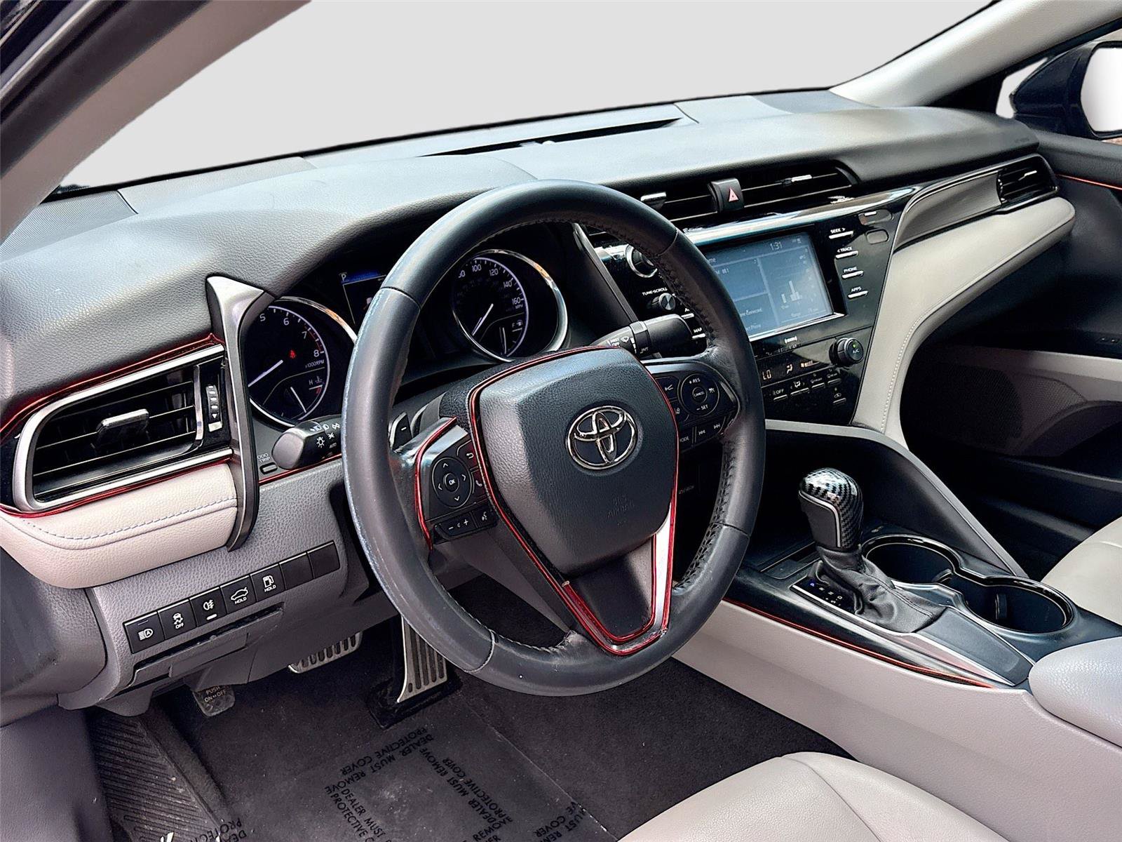 Used 2020 Toyota Camry SE FWD image 9