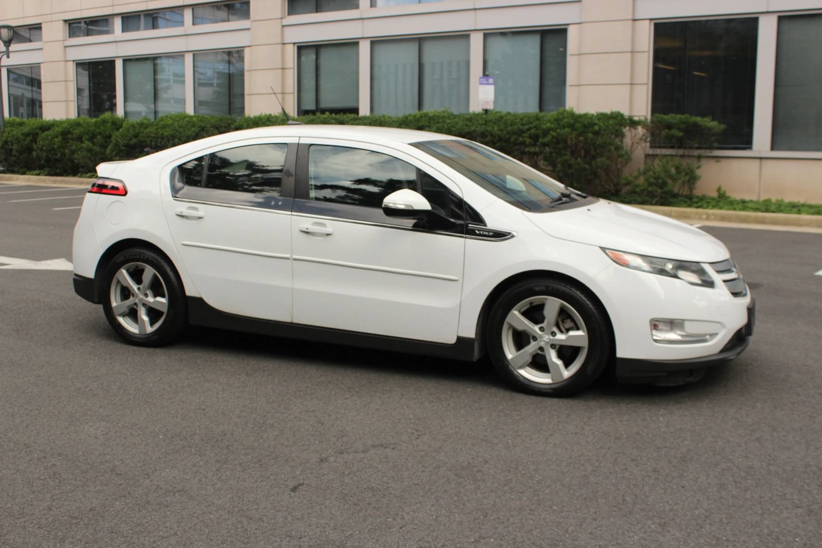 Used 2013 Chevrolet Volt w/ Enhanced Safety Package 1 FWD image 2