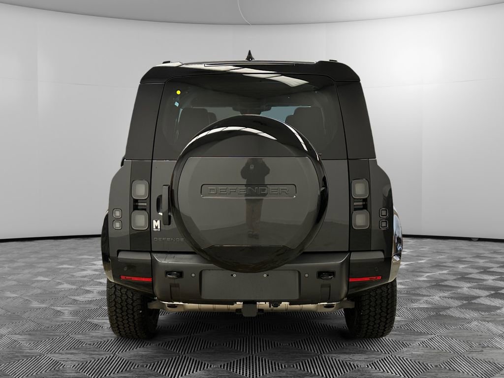 New 2026 Land Rover Defender 110 X-Dynamic SE image 4