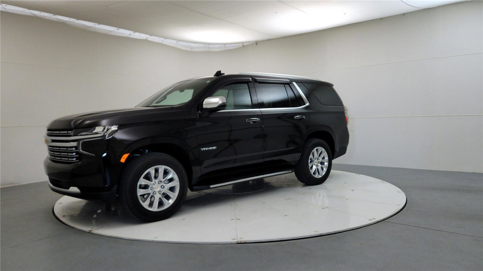 Used 2024 Chevrolet Tahoe Premier AWD/4WD image 3