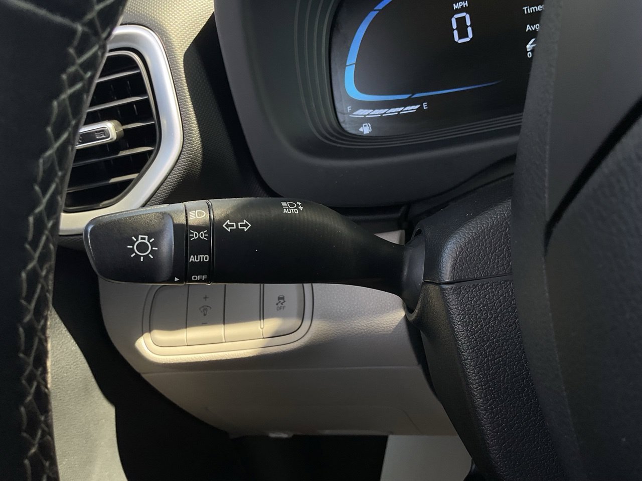 Used 2025 Hyundai Venue SEL FWD image 41