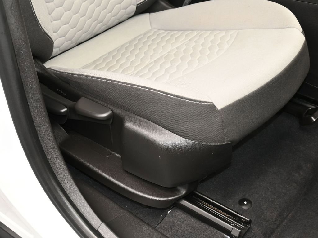 Used 2021 Chevrolet Equinox LS image 39