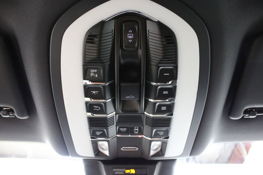 New 2026 Porsche Macan image 38