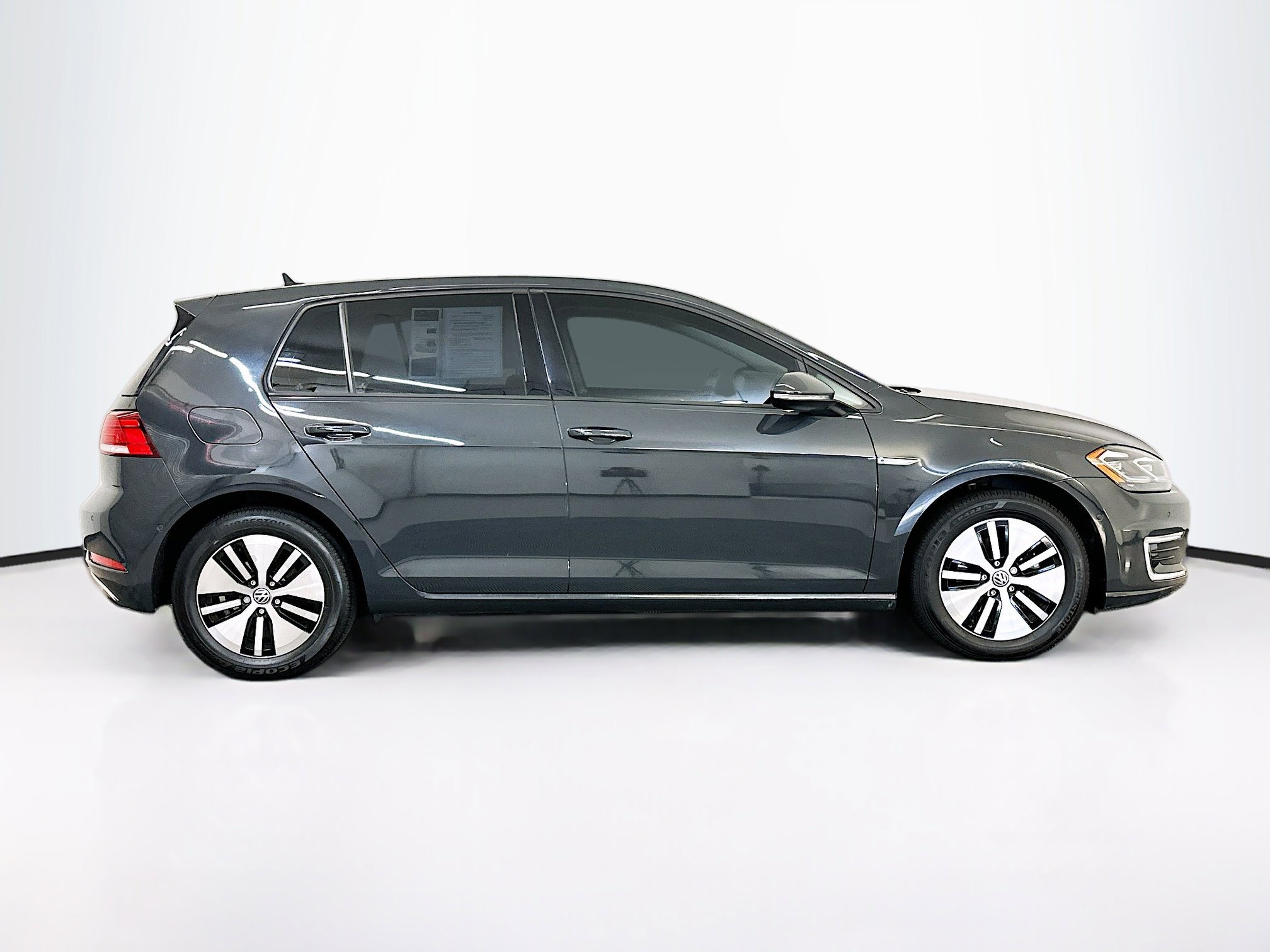 Used 2019 Volkswagen e-Golf SEL Premium image 10