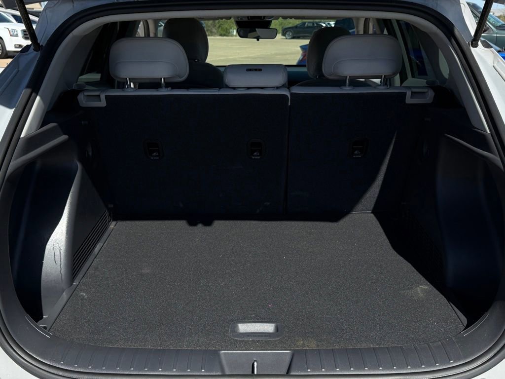 Certified 2025 Hyundai Kona SE image 29