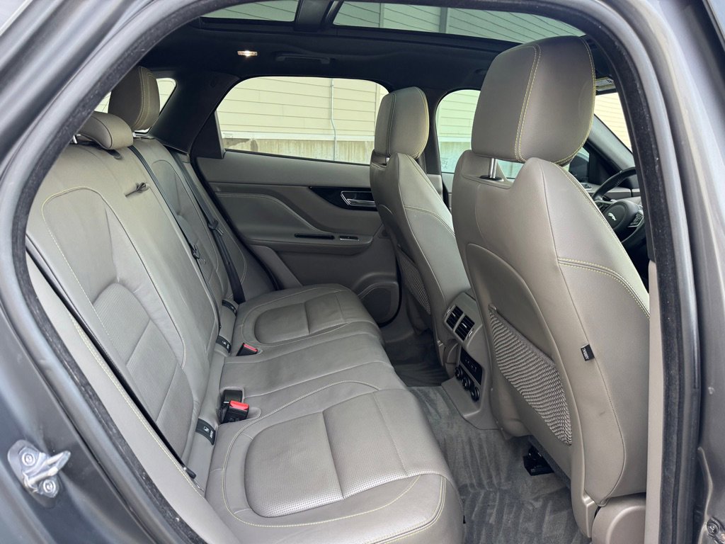 Used 2017 Jaguar F-PACE R-Sport image 31