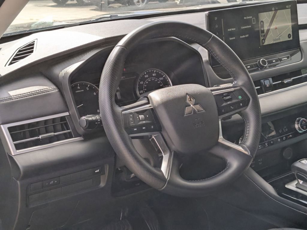 Used 2025 Mitsubishi Outlander SE FWD image 15