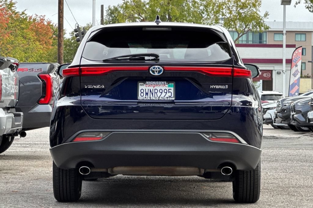 Certified 2021 Toyota Venza LE AWD/4WD image 4