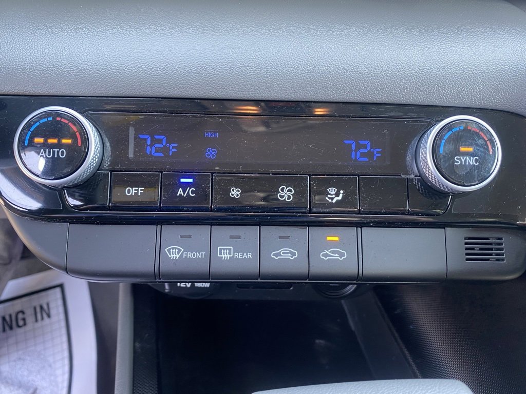 Used 2023 Hyundai Elantra SEL w/ Preferred Accessory Package image 22