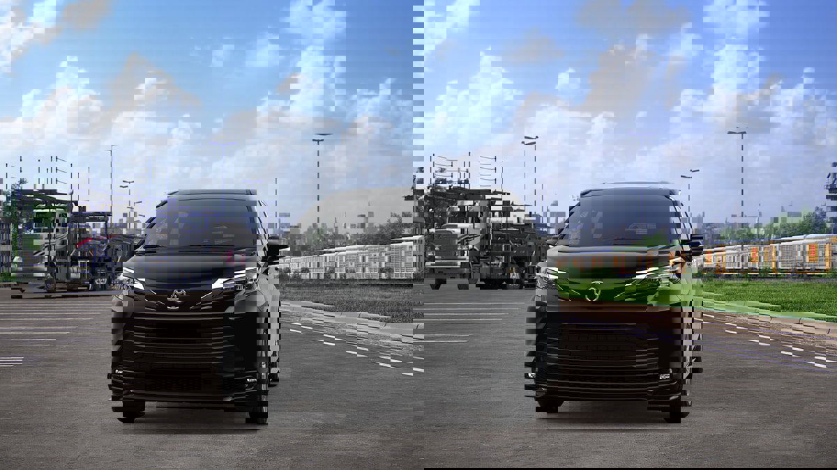 New 2026 Toyota Sienna XLE image 18