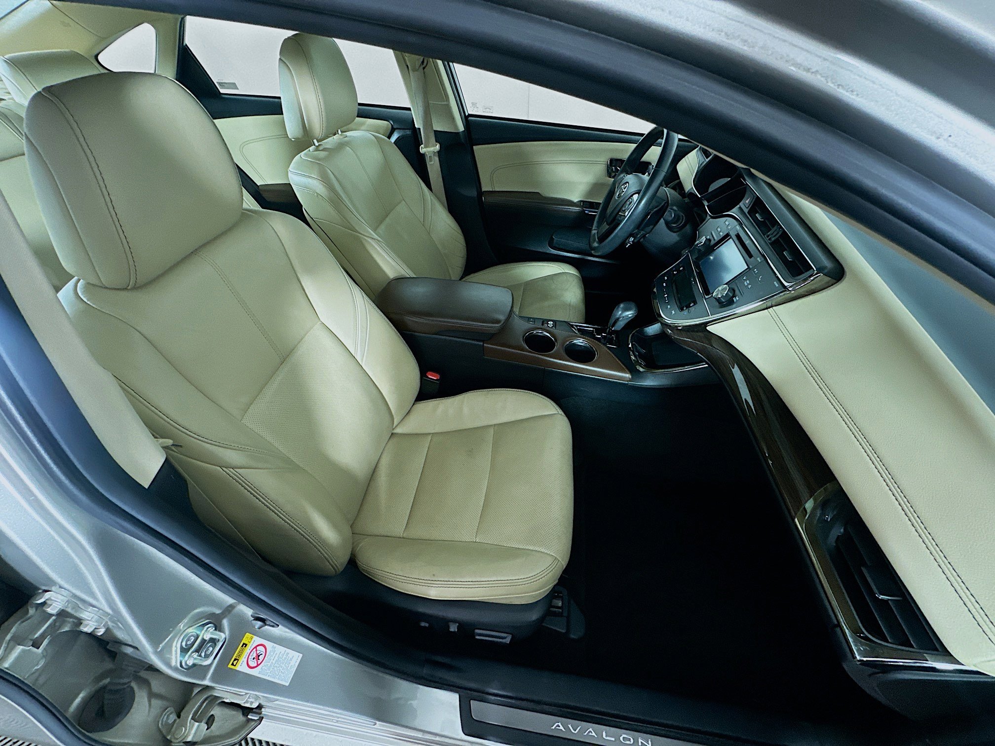 Used 2015 Toyota Avalon Limited w/ Technology Package FWD image 33