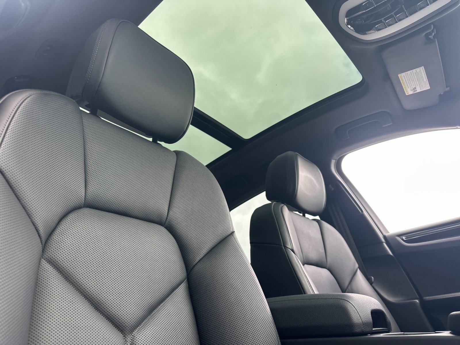 Used 2025 Porsche Macan image 17