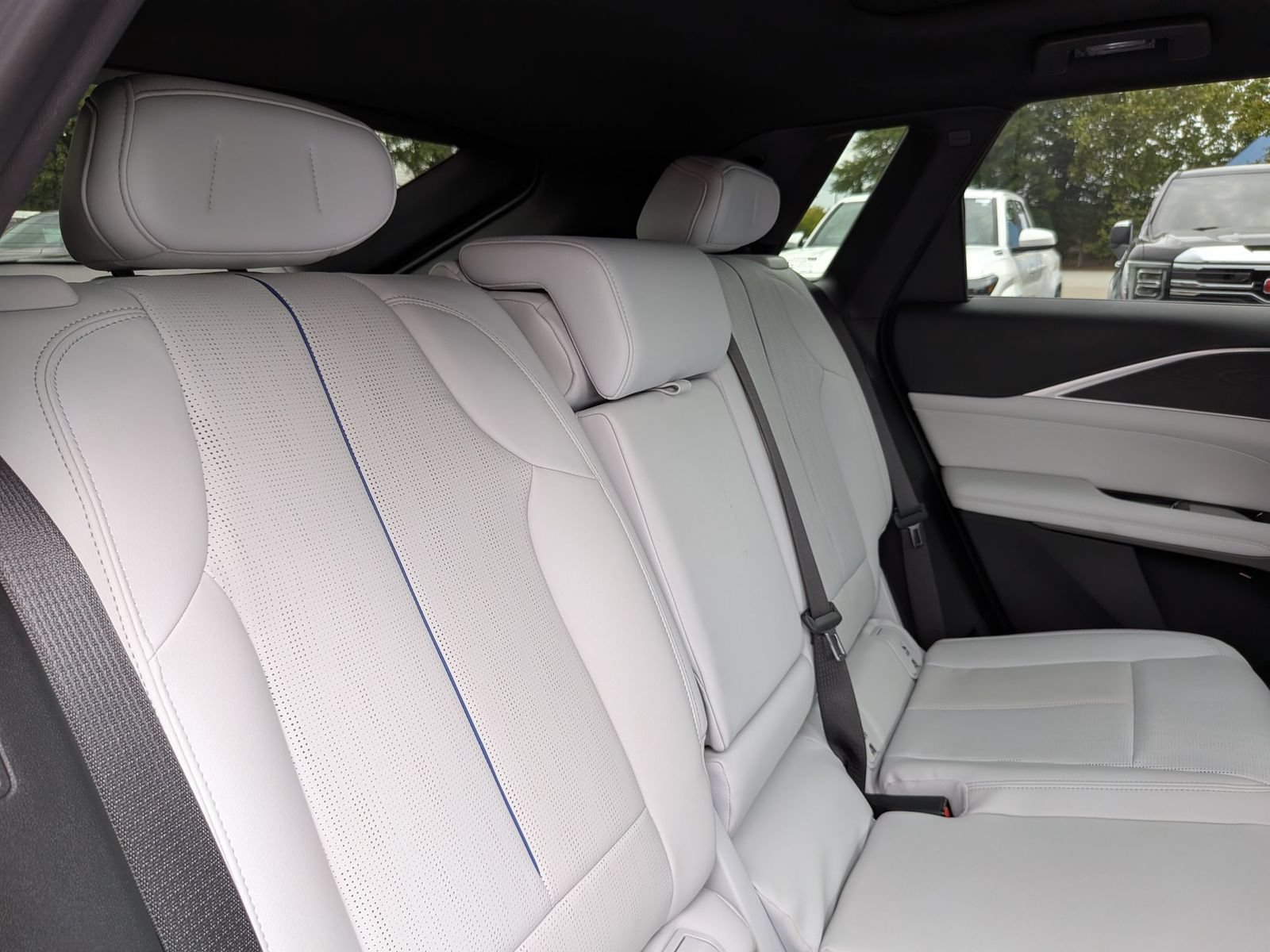 Used 2024 Cadillac Lyriq Luxury RWD image 34