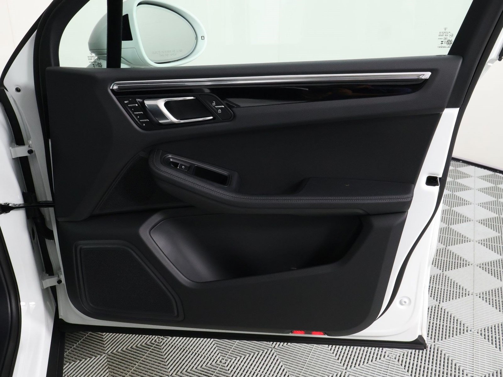 Certified 2026 Porsche Macan AWD/4WD image 23