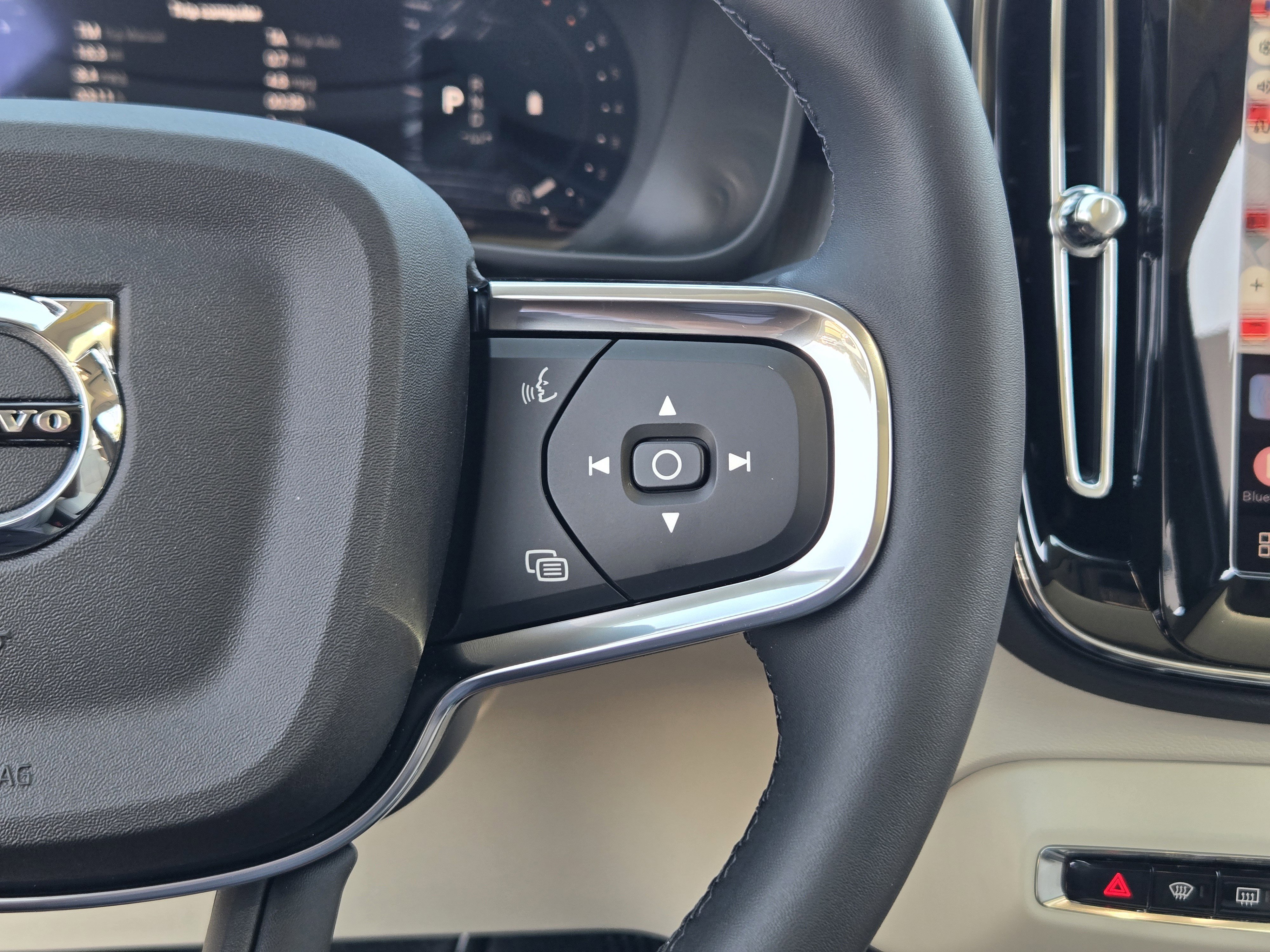 New 2026 Volvo XC40 B5 Plus w/ Protection Package Premier image 31