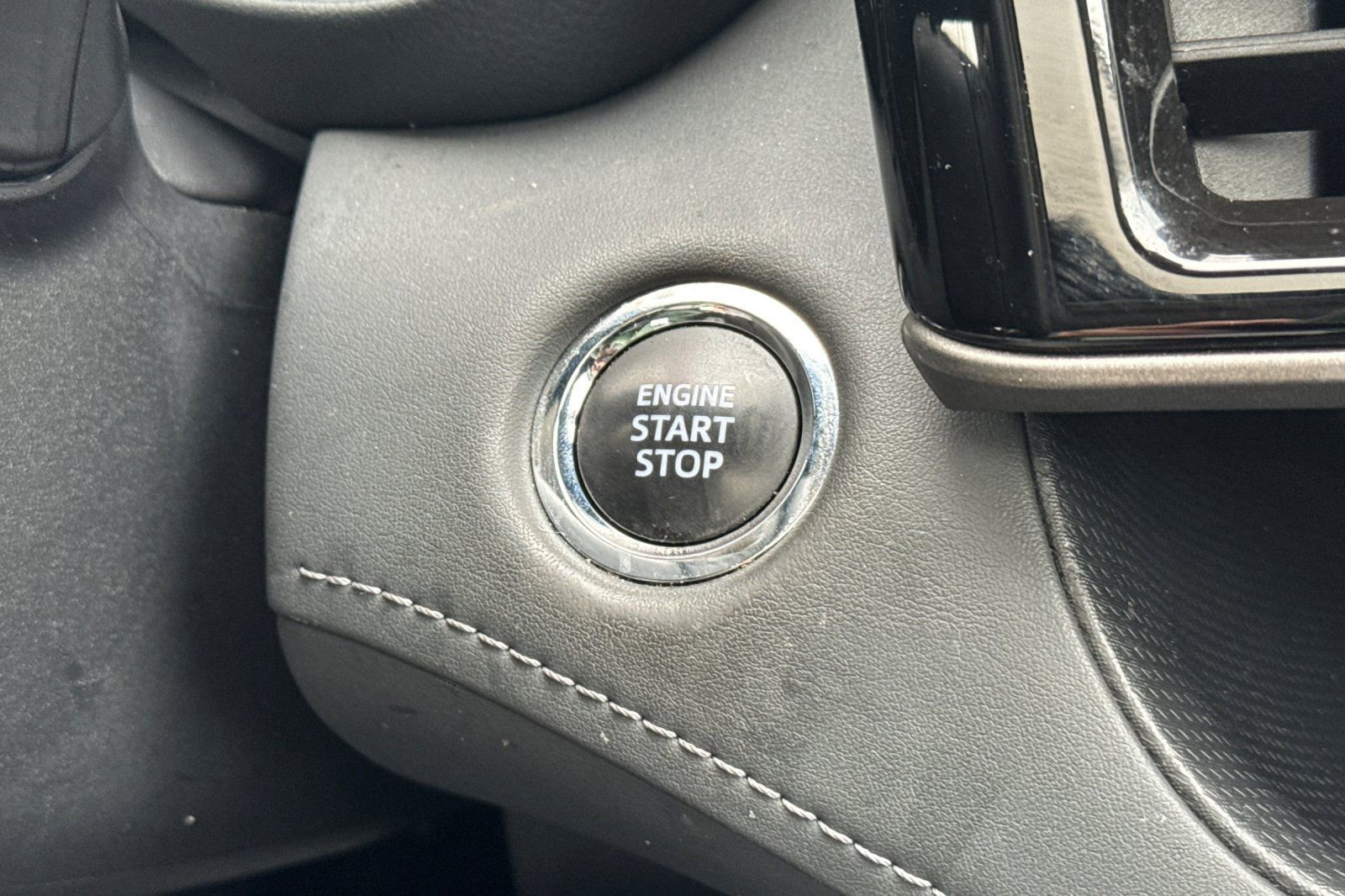 Used 2023 Toyota Highlander XLE image 28