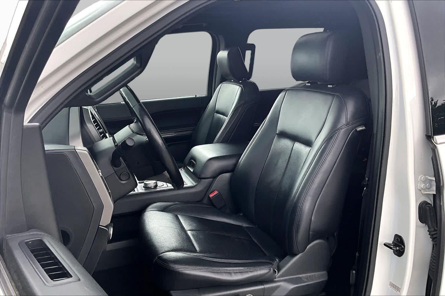 Used 2019 Ford Expedition XLT w/ Equipment Group 202A AWD/4WD image 8
